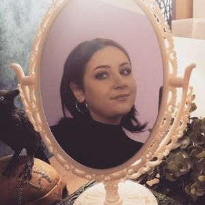 Meet your Posher, Chloe